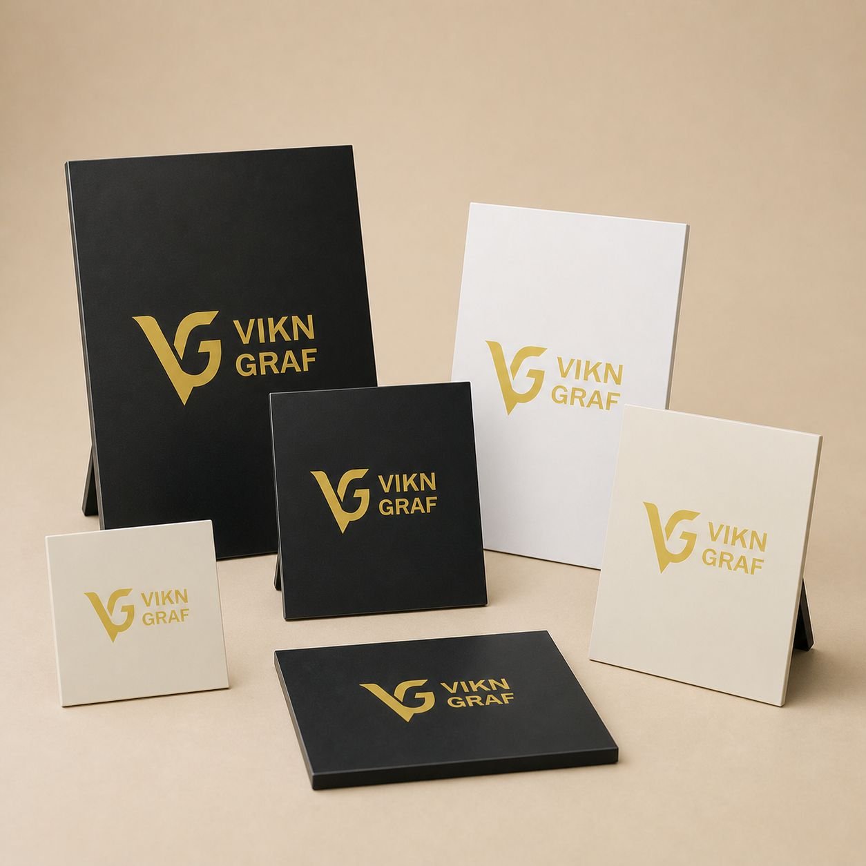 Placas rígidas em PVC personalizadas da Vikn Gráfica para sinalização